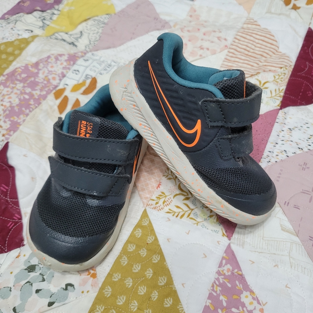 Nike Star Runner Sneakers